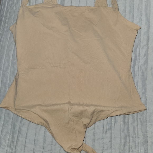 SKIMS Fit Everybody Square Neckline Bodysuit - Picture 2 of 5